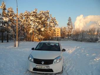 2011 Renault Sandero Pictures