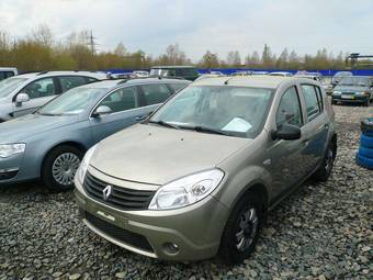 2011 Renault Sandero Pictures