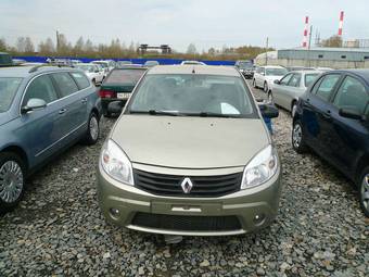 2011 Renault Sandero Pictures