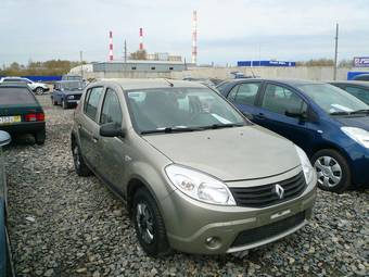 2011 Renault Sandero Photos