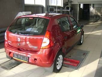 2012 Renault Sandero Pictures