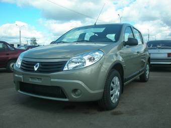 2012 Renault Sandero Photos