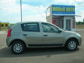 2012 Renault Sandero Images