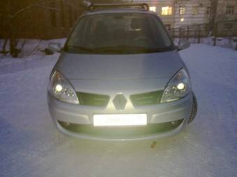 2009 Renault Scenic Photos