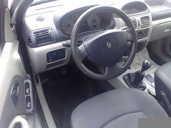 2004 Renault Symbol Pictures