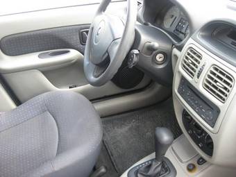 2006 Renault Symbol Pictures