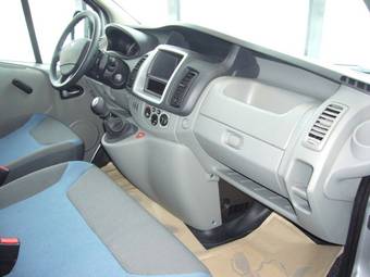 2011 Renault Trafic Photos