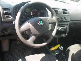 2010 Skoda Fabia Images