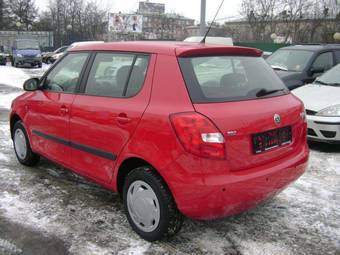 2011 Skoda Fabia Photos