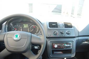 2011 Skoda Fabia Photos