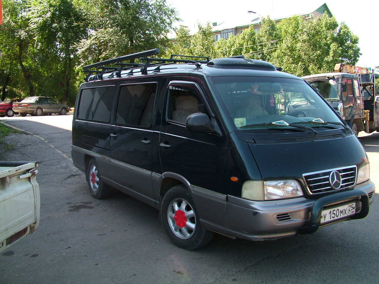 Санг енг истана купить. Санг енг Истана. Санг енг Истана 2000. SSANGYONG Истана. Mercedes SSANGYONG Istana.