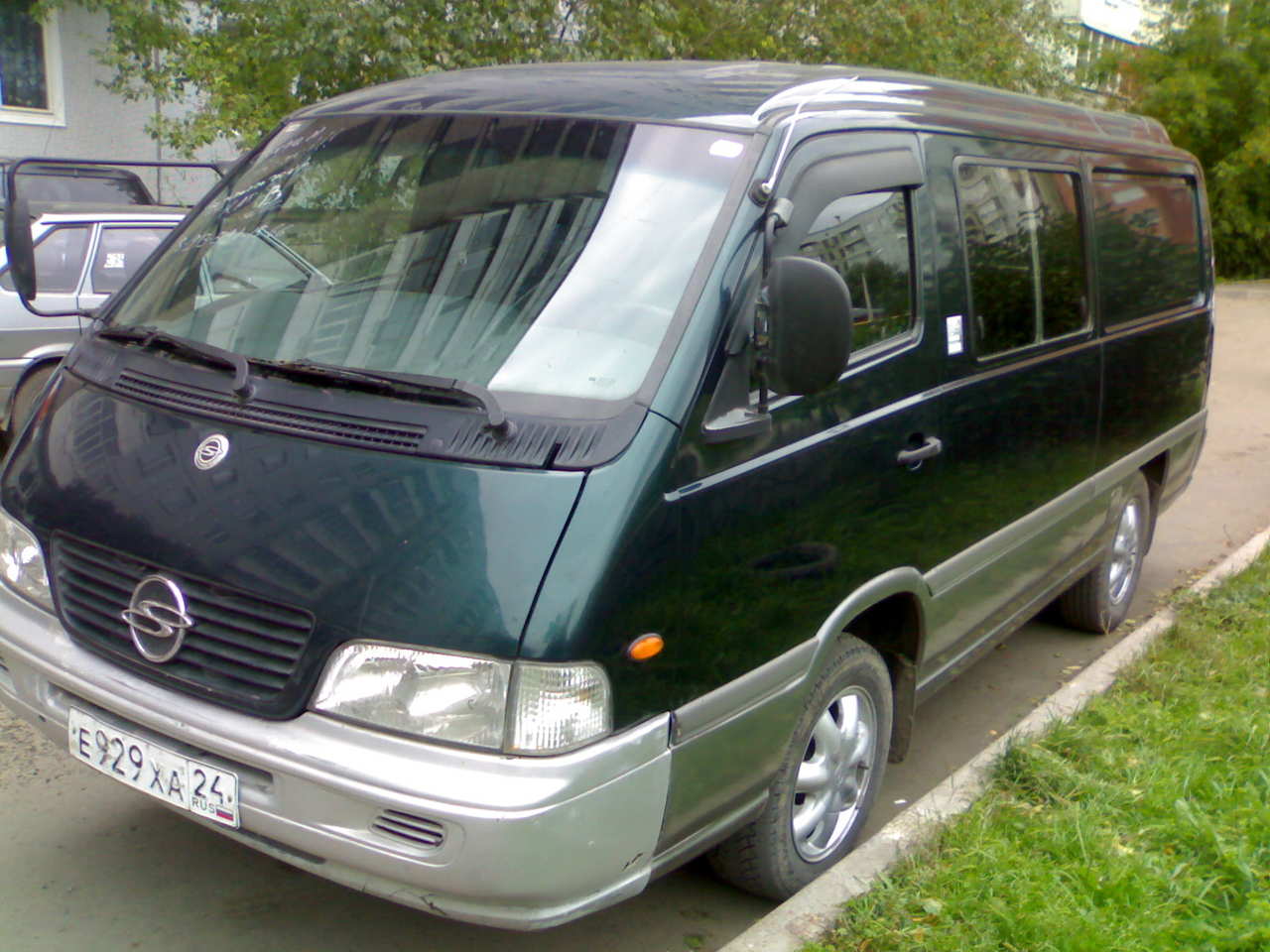 Санг енг истана купить. Санг Йонг Истана. Саньенг Истана 2000. Mercedes SSANGYONG Istana. Ссанг енг Истана 1998.