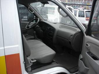 2004 SsangYong Istana Pictures