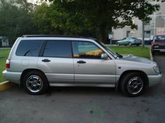 2000 Subaru Forester Photos