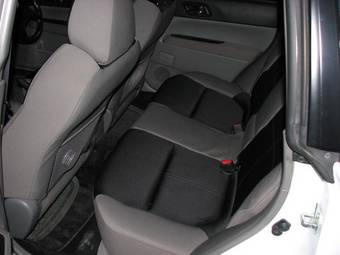 2004 Subaru Forester Photos