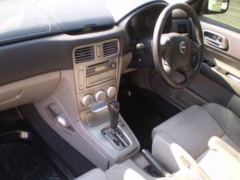 2004 Subaru Forester Images