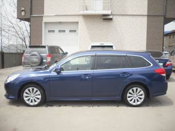 2010 Subaru Legacy Wagon Images