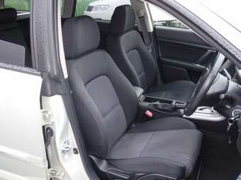 2004 Subaru Outback Pictures