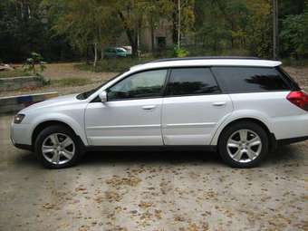 2004 Subaru Outback Photos