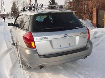 2004 Subaru Outback Photos