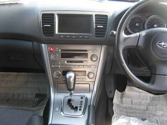 2004 Subaru Outback Photos