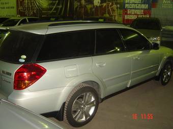 2004 Subaru Outback Photos