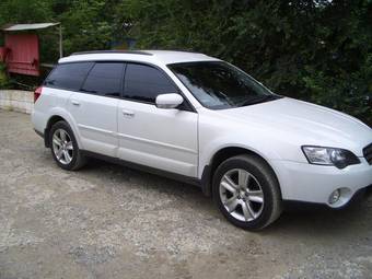 2004 Subaru Outback Photos