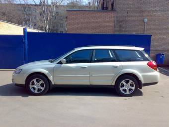 2004 Subaru Outback Photos