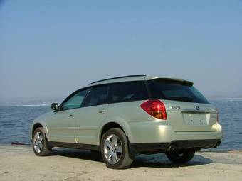 2004 Subaru Outback Pictures