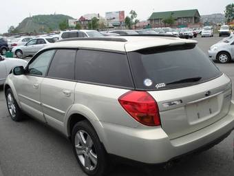 2004 Subaru Outback Photos