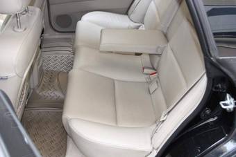 2004 Subaru Outback Photos