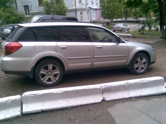 2004 Subaru Outback Pictures