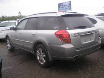2004 Subaru Outback Photos