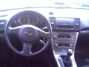 2004 Subaru Outback Photos