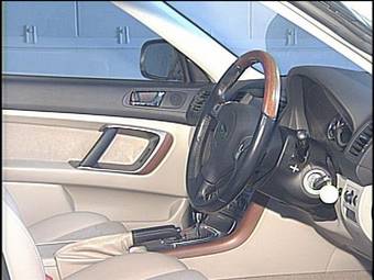 2004 Subaru Outback Photos
