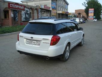 2004 Subaru Outback Photos
