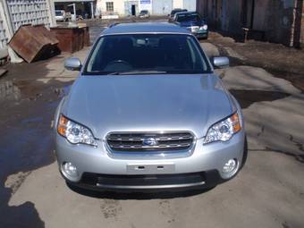 2004 Subaru Outback Photos