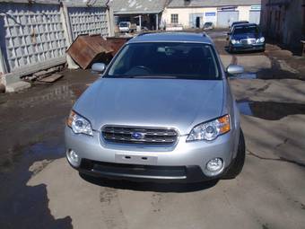 2004 Subaru Outback Photos