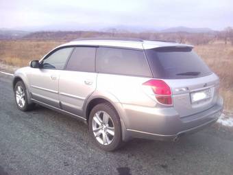 2004 Subaru Outback Photos