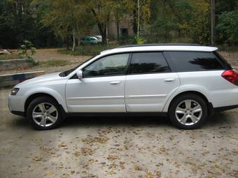 2004 Subaru Outback Pictures