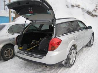 2004 Subaru Outback Photos