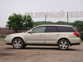 2004 Subaru Outback Photos