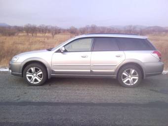 2004 Subaru Outback Photos