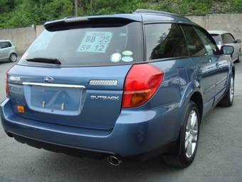 2005 Subaru Outback Photos