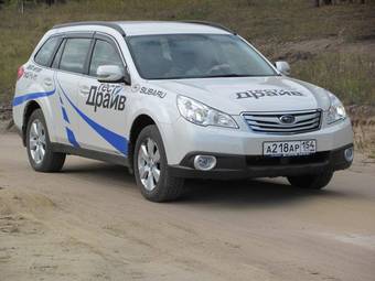 2010 Subaru Outback Photos