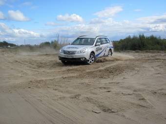 2010 Subaru Outback Photos