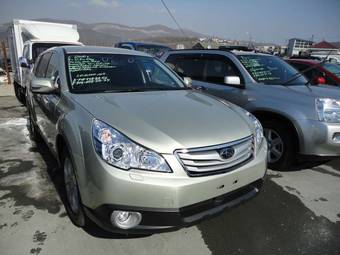 2010 Subaru Outback Pictures