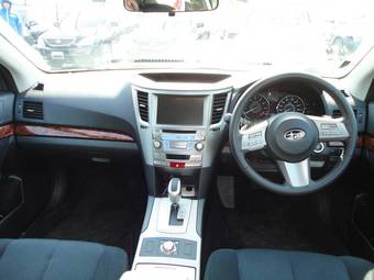 2010 Subaru Outback Pictures
