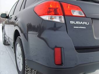 2010 Subaru Outback Pictures