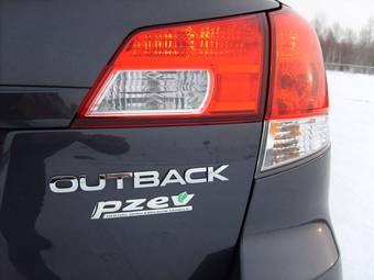 2010 Subaru Outback Pics